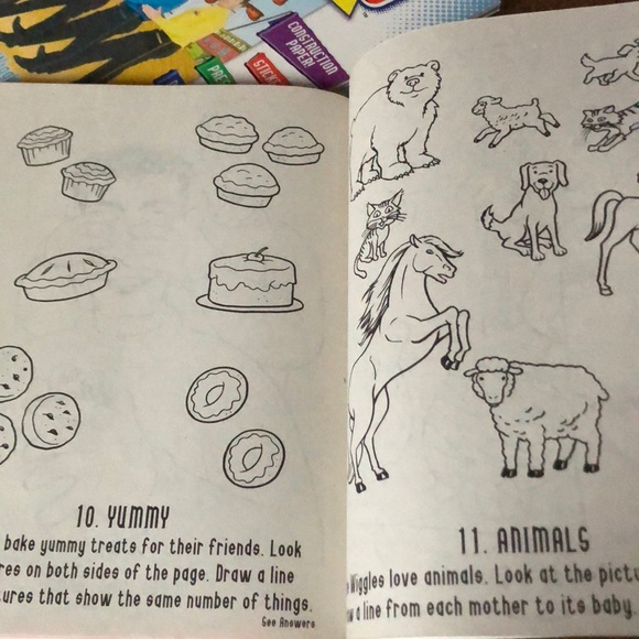 3 - The Wiggles 5 in 1 coloring and activity book - Picture 7 of 9